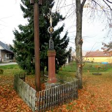 Kříž u zvoničky v Chýšce