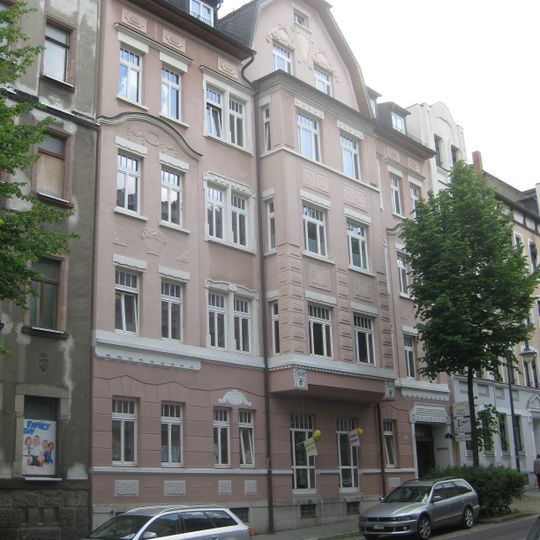 Mietshaus in geschlossener Bebauung Zietenstraße 76