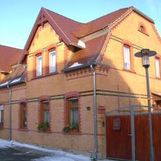 Wohnhaus (Doppelwohnhaus mit Schulstraße 6) Gerhart-Hauptmann-Straße 33