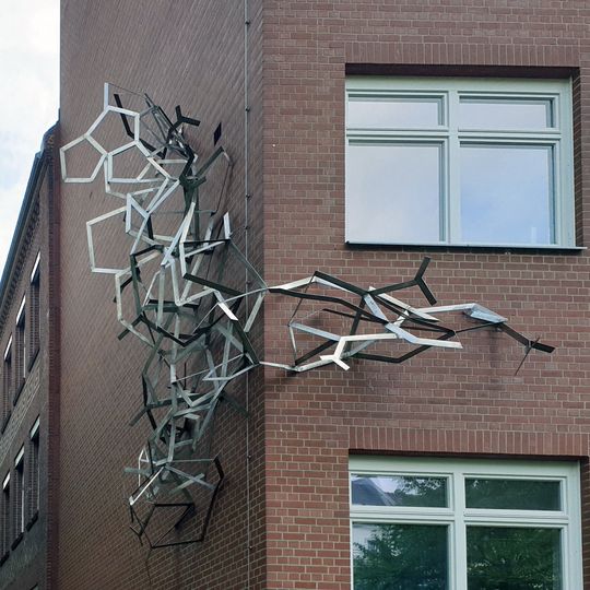 Künstlerische Gestaltung eines biochemischen Vorgangs in Edelstahl