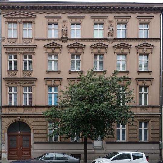 Mietshaus Biesentaler Straße 2