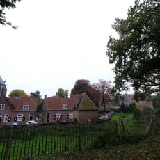 Wachthuis van de omwalling, herbouwd op de oude grondslagen. Tentdak
