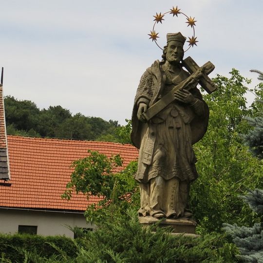 Socha svatého Jana Nepomuckého na mostě