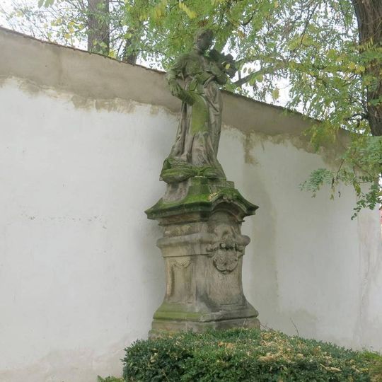 Socha svatého Aloise u kostela v Třebívlicích