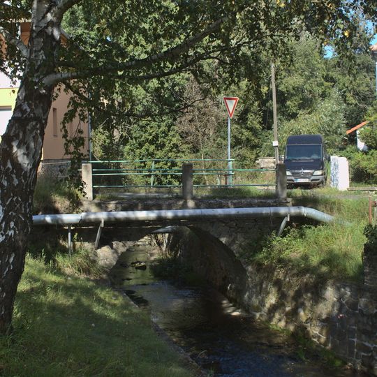 Most přes Klíšský potok ve Strážkách u čp. 86