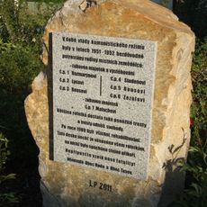 Pomník obětem kolektivizace ve Lhotce