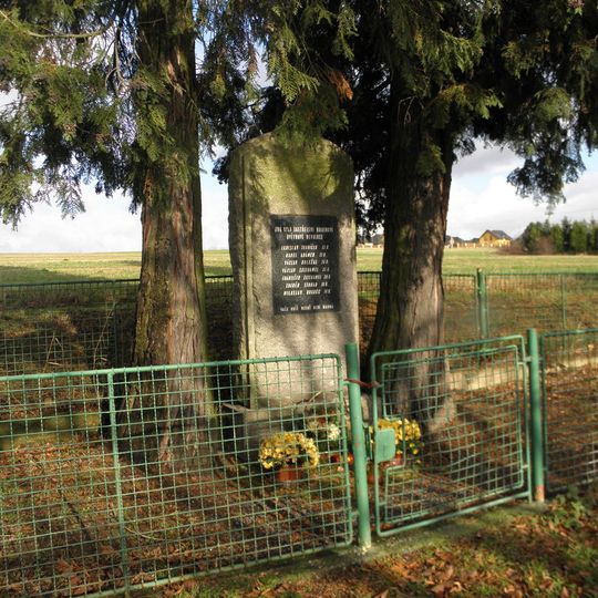 Pomník hrdinům květnové revoluce v Psárch