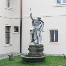 Socha Neptuna na nádvoří Oblastního muzea v Děčíně