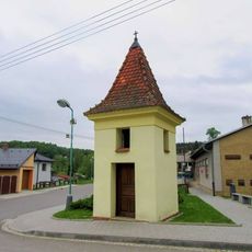 Zvonice v Radíkově u prodejny Hruška