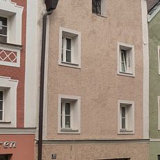 Wohn- und Geschäftshaus