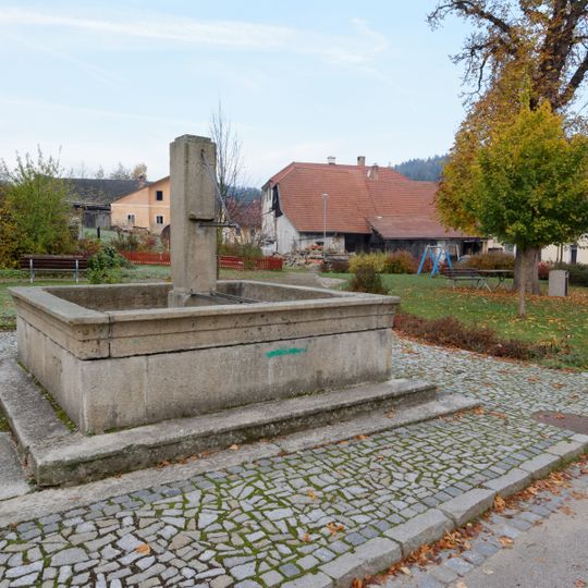 Kašna v parku za městským úřadem v Rožmberku nad Vltavou