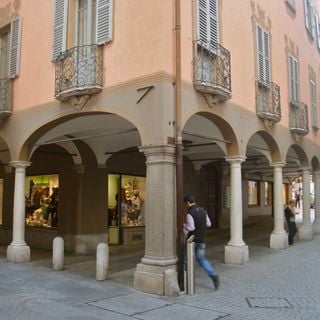 Palazzo Riva (Via Francesco Soave)
