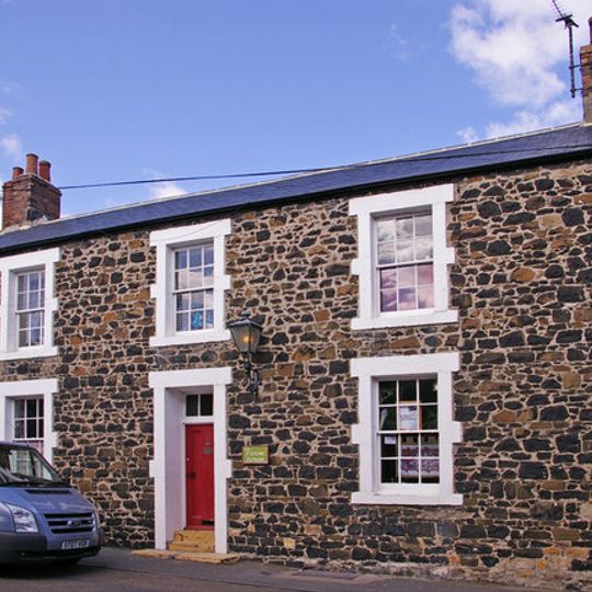 The Farne House And Attached Cottage