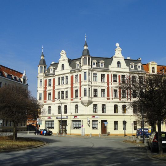 Mietshaus mit Restaurant Landeskronstraße 26