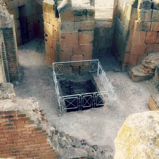 Site situé à l'ouest du temple