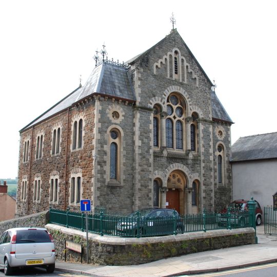 Forecourt rails, gates and piers to Capel Y Priody