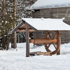 Колодец с воротом (Малые Корелы)