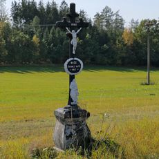 Kříž jihovýchodně od Vyšetic