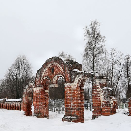 Ворота и ограда кладбища