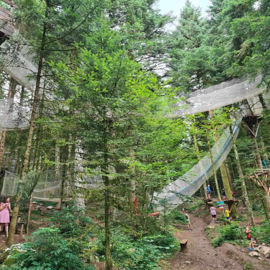 Clairvaux-les-lacs Aventure et Village des écureuils