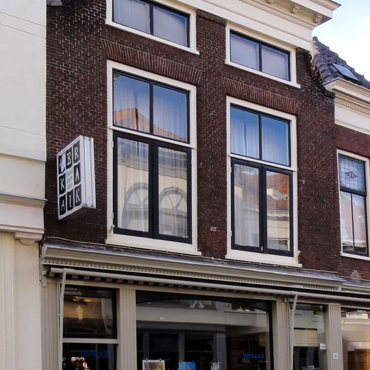 Pand met eenvoudige lijstgevel