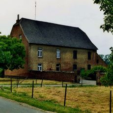 Meerssenhoven Castle: farm with shed