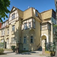 Karl-Marx-Platz 3, 4