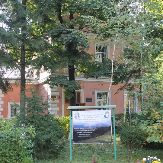 Group of Rare Trees Variety, Holovna Str.