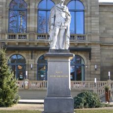 Max-Statue