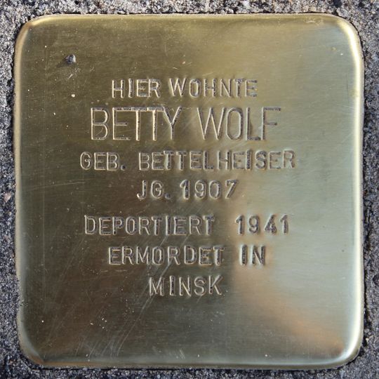 Stolperstein en memoria de Betty Wolf