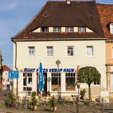 Wohnhaus in geschlossener Bebauung und Ecklage Markt 10