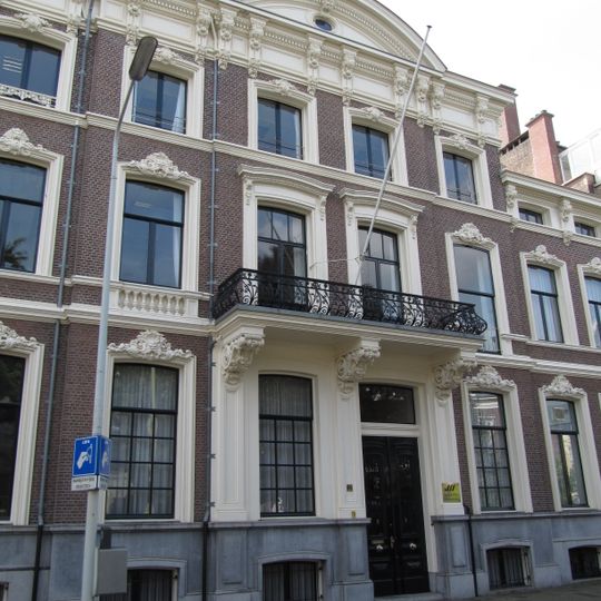 Herenhuis, gebouwd door de aannemer-architecten Bernhard Kuhnel en Johann Diedrich Meiners in eclectische bouwstijl