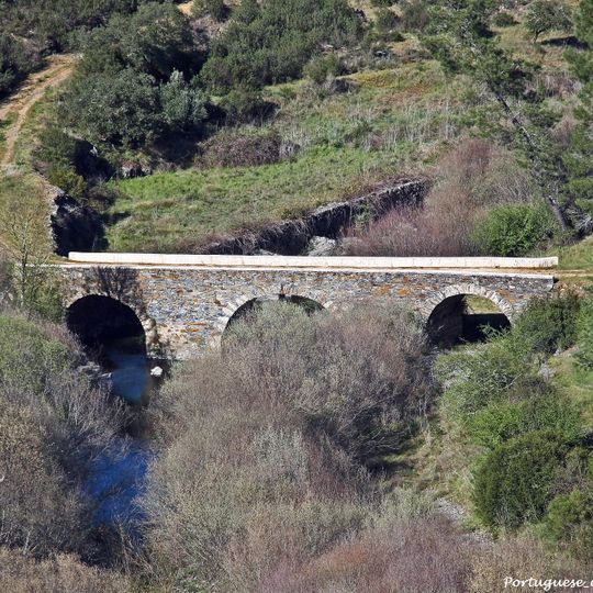 Ponte de Pedra da Ribeira de Isna