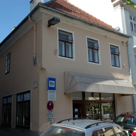 Wohn- und Geschäftshaus