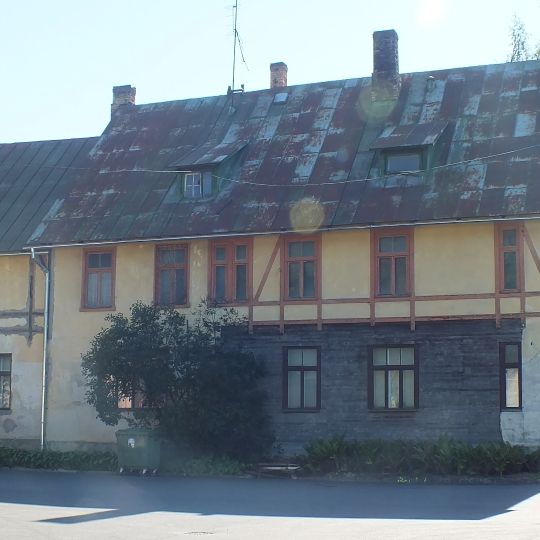 Dzīvojamā ēka - preču tirgotava