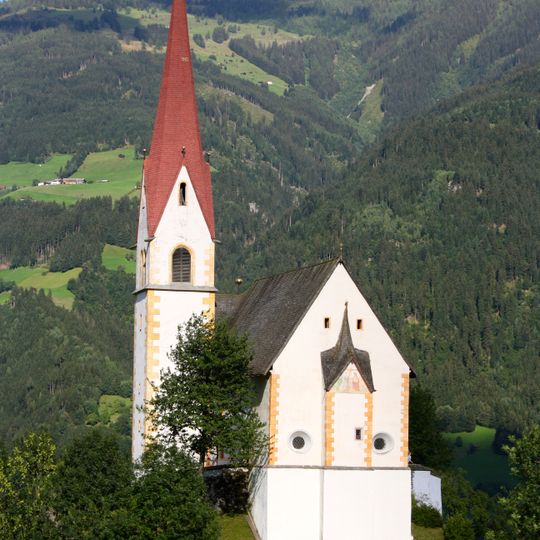 Kath. Filialkirche hl. Pankraz mit Einfriedungsmauer und Resten von Vorgängerbauten