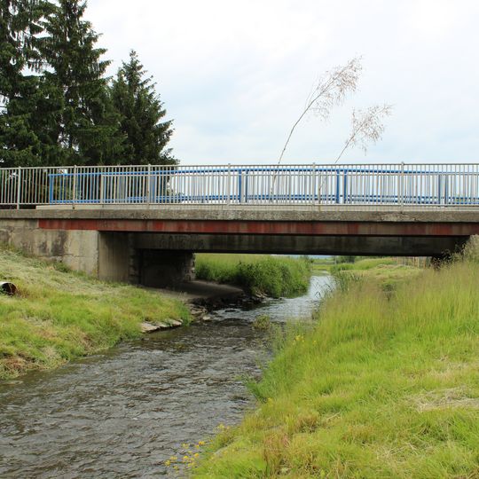 Most silnice III/27212 přes Vlkavu ve Strakách