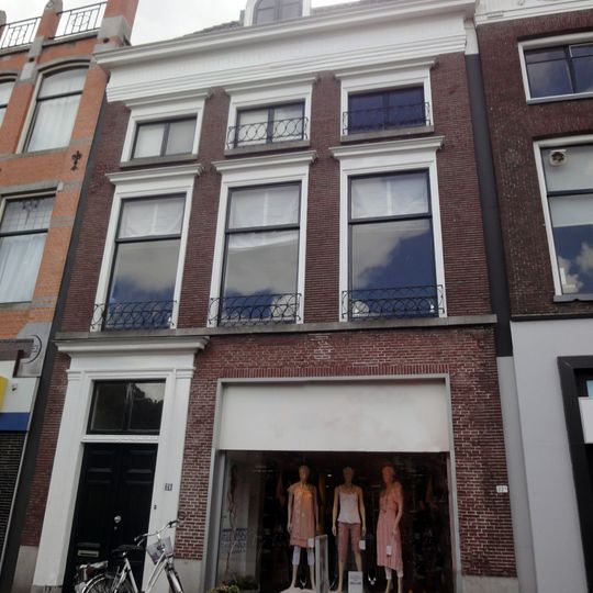 Leeuwenburg 24, Sneek