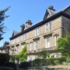 7-13, Knowlestone Place