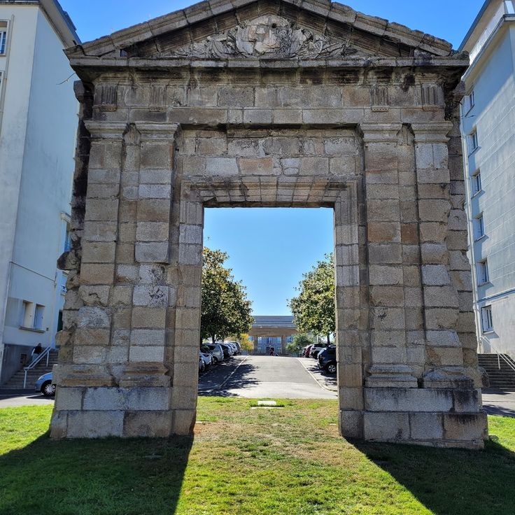 Porte de la Caserne Guépin