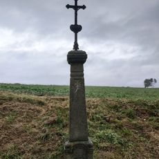 Kříž jihovýchodně od Životic u silnice I/20