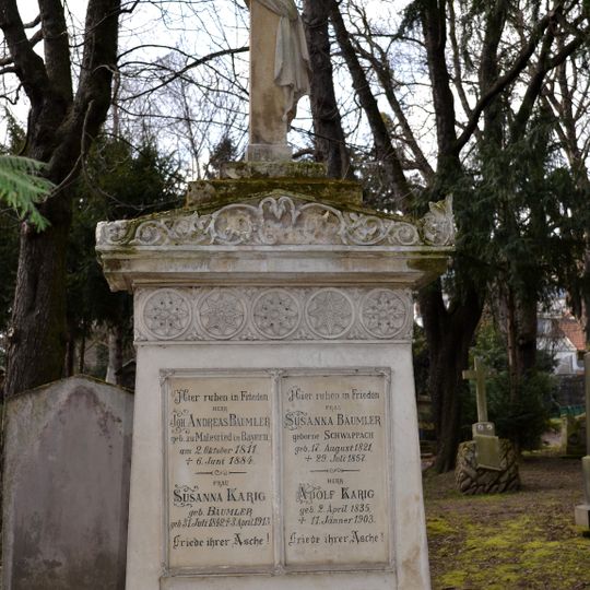 Ev. cintorín Kozia brána, náhrobník s krížom