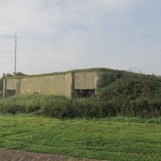 Kazemat VI (kanonkazemat met op de beganegrond twee kanonkamers, manschappenverblijf, twee veld-affuit-opstelruimtes.