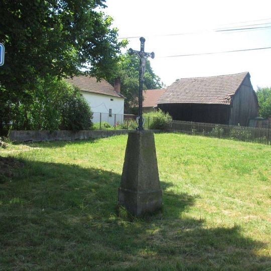 Kříž v Srbech u křižovatky