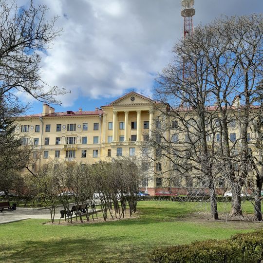 Niezaliežnasci Avenue, 33