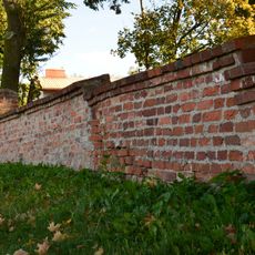 Ogrodzenie z bramą (północno-zachodnia część terenu kościelnego)
