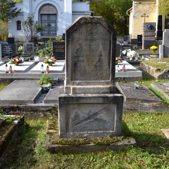 Cintorín ev. a. v. , náhrobník s reliéfom