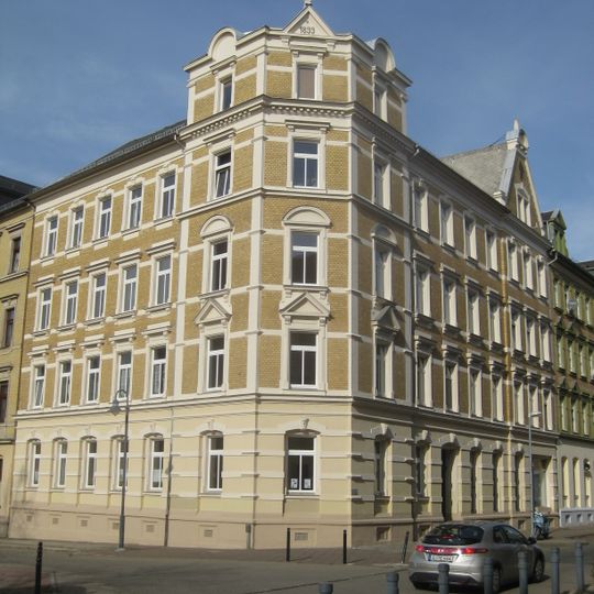 Mietshaus in geschlossener Bebauung in Ecklage Tschaikowskistraße 37