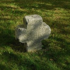 Smírčí kříž II u kostela v Dolním Žandově