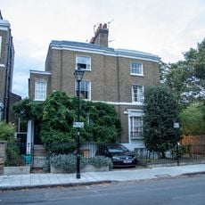 4 And 6, Groveway Sw9
